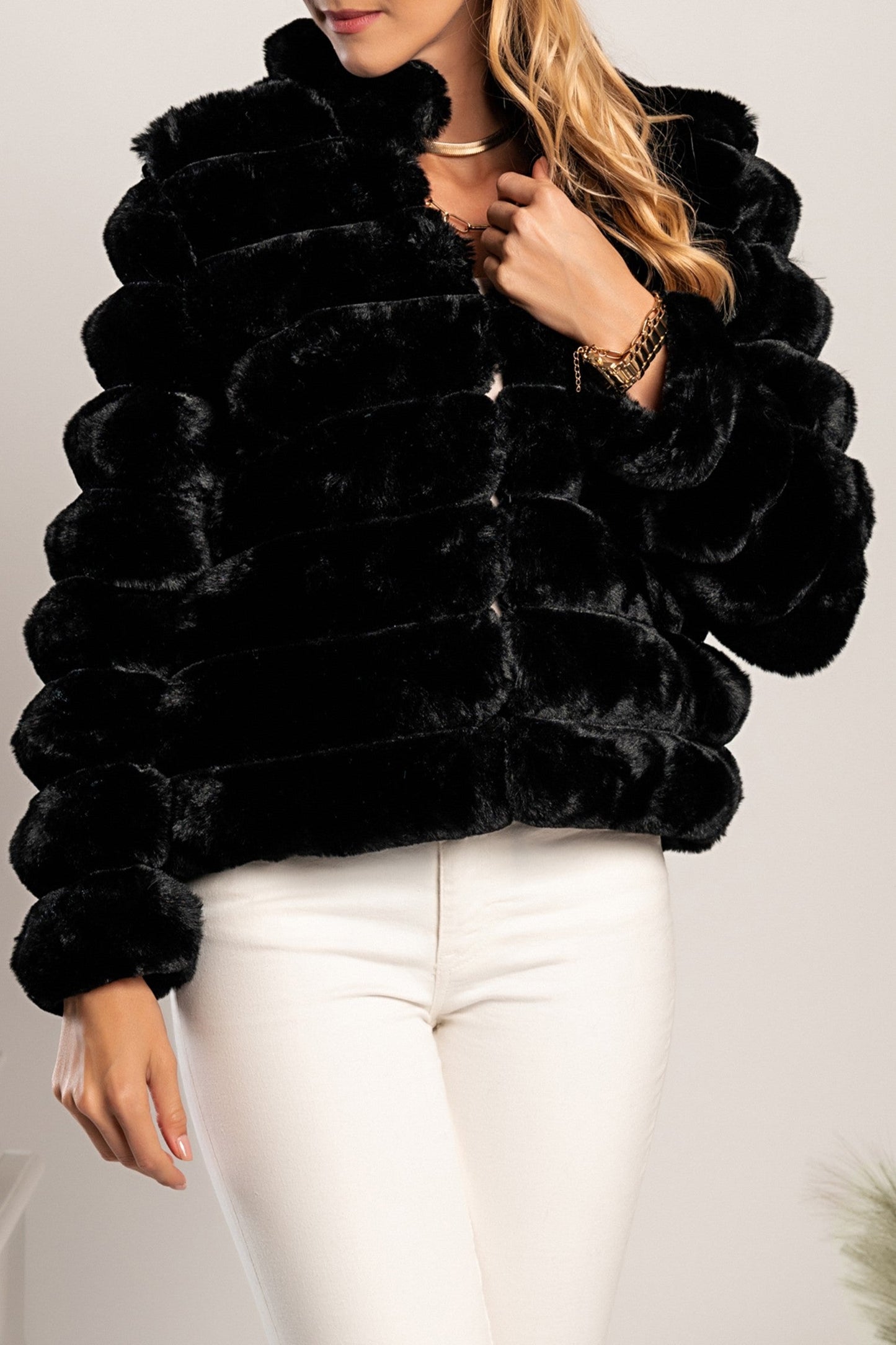 Elegant short faux fur coat Centania, black